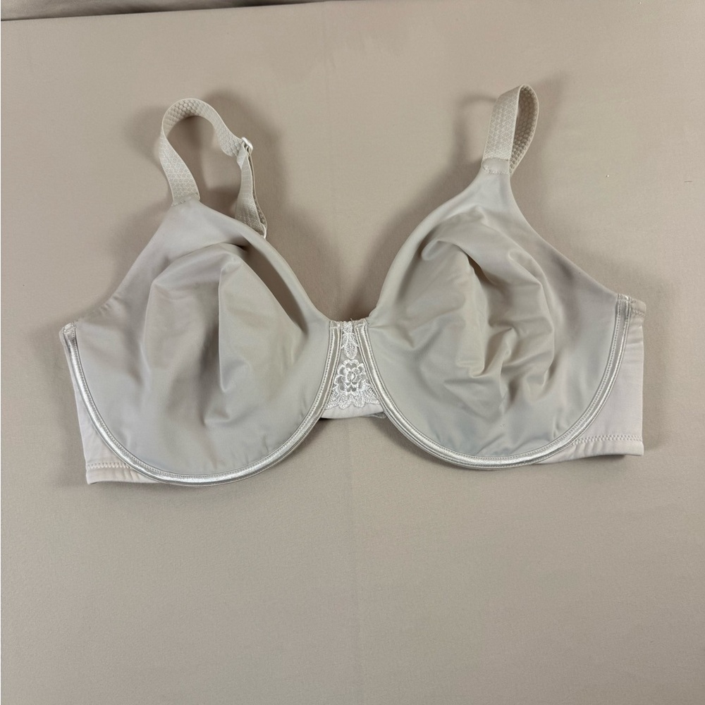 Vanity Fair Cream Bra with Lace Detail